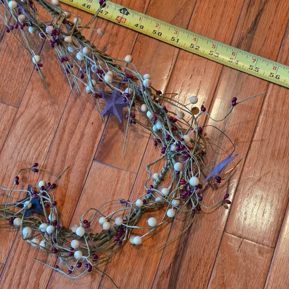 Pip Berry 9' Garland, Candle Rings Set Red Cream Rustic Primitive Christmas Star